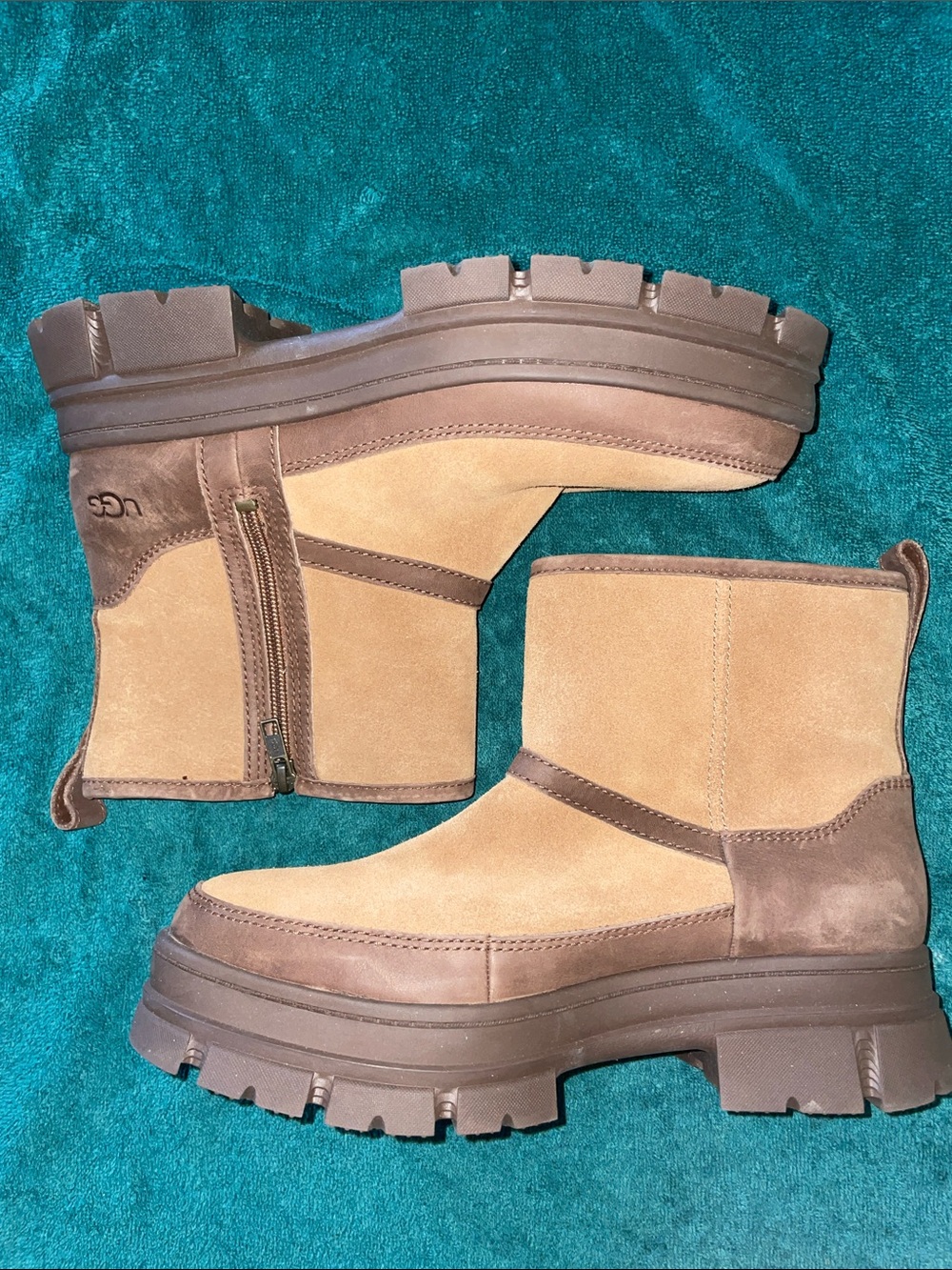 UGG Ashton Zip waterproof leather  boots